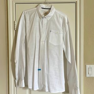 Men's Johnnie-O linen dress shirt.